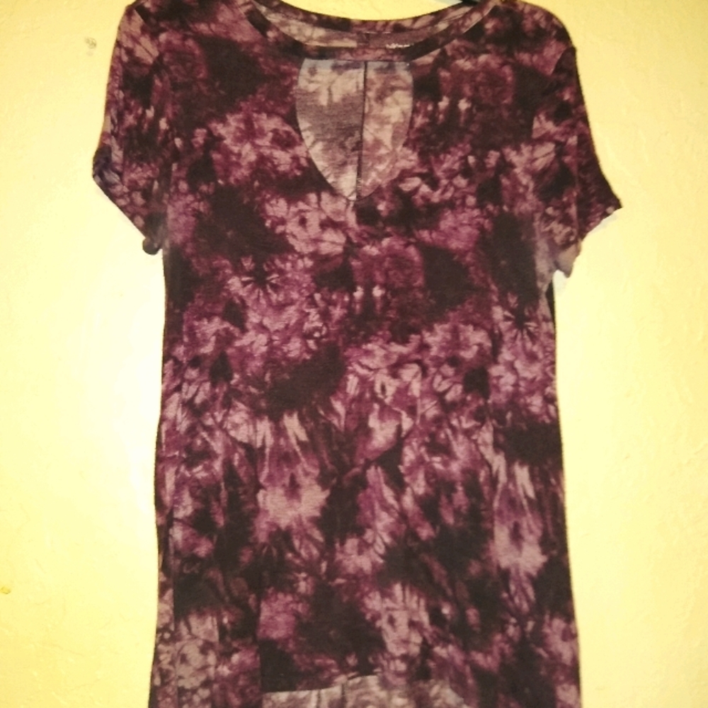 Breezy maroon tye dye top.